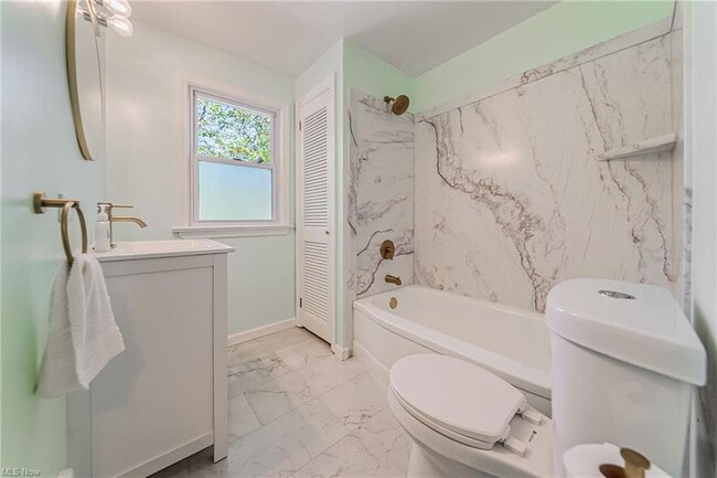 Building Photo - 440 E 250th St