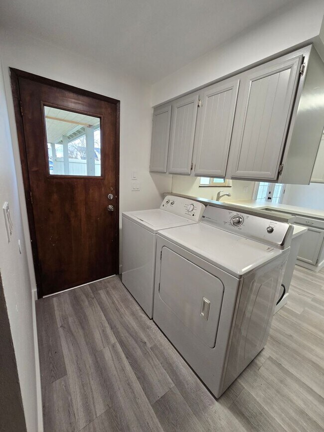 Building Photo - Tsoulouhas #1