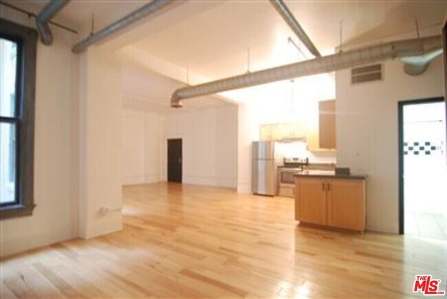 Primary Photo - 108 W 2nd St