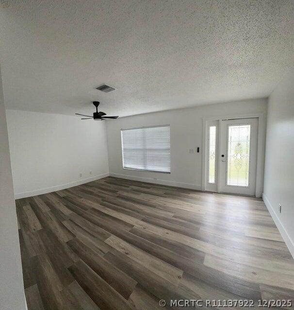 Building Photo - 402 NE Armory Cir