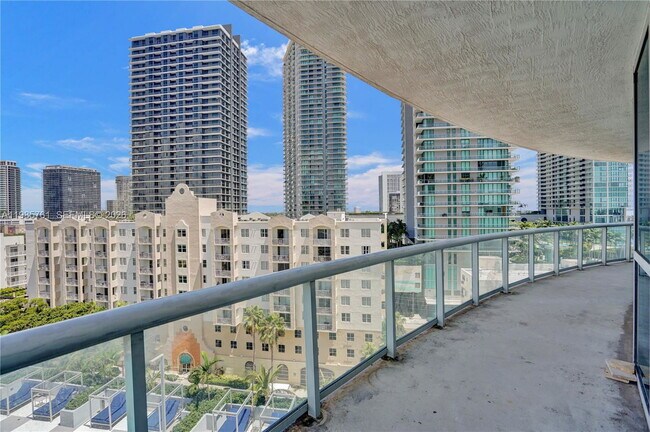 Building Photo - 480 NE 30th St