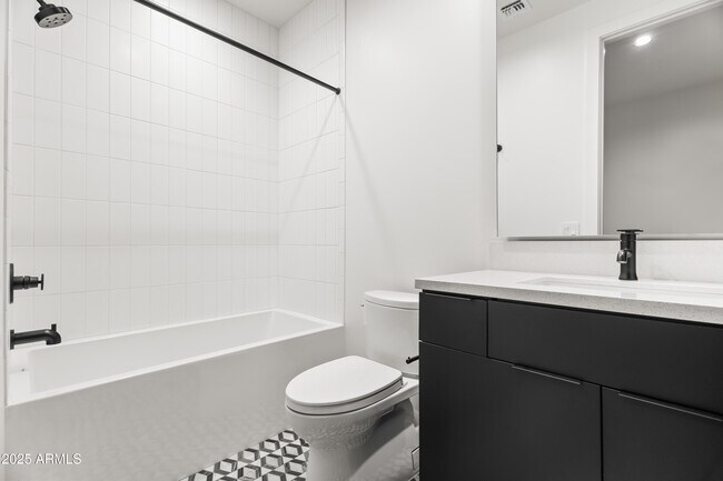 Building Photo - 1538 W Wagon Wheel Dr