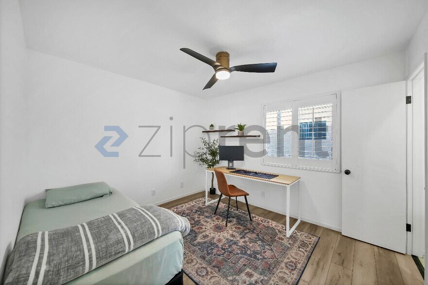 Building Photo - 10444 Canoga Ave