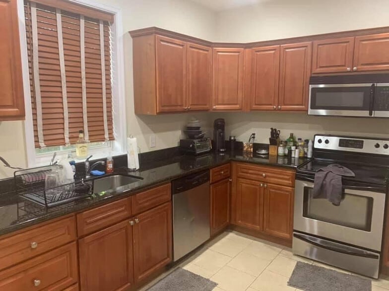 Kitchen - 2238 Kimball St