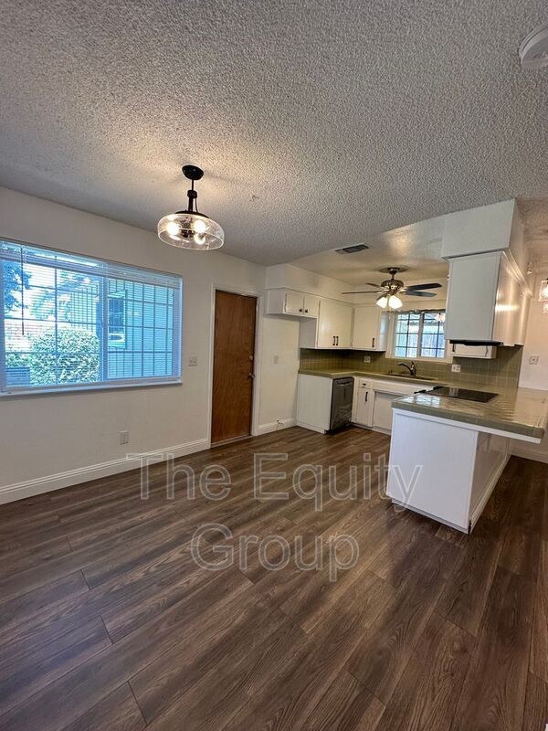 Building Photo - 1439 W Evans Ave