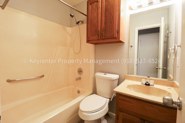 Building Photo - 3 Bedroom Gem in Union Schools! Available for Immediate Move In!