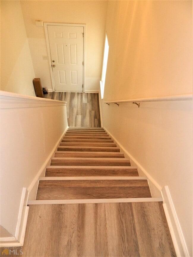Building Photo - 20 Chantilly Pl