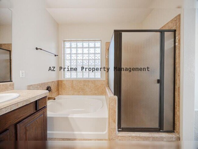 Building Photo - 3681 E Yellowstone Pl