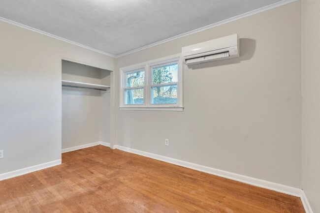 Building Photo - AMAZING LEASE SPECIAL!!!!...Freshly Updated 2BR / 1BA Single-Level Duplex $1175/mo rent***