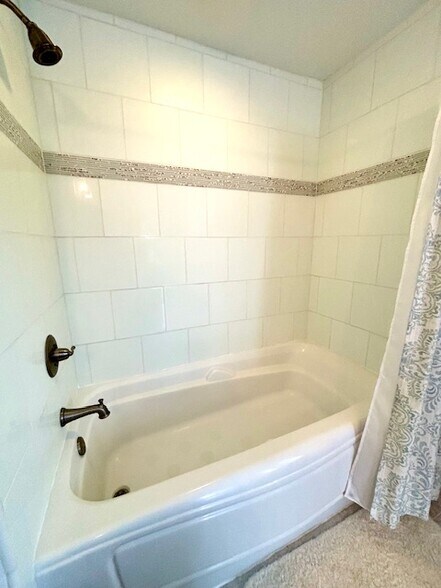 master soaking tub - 112 Duck Ridge Village Ct