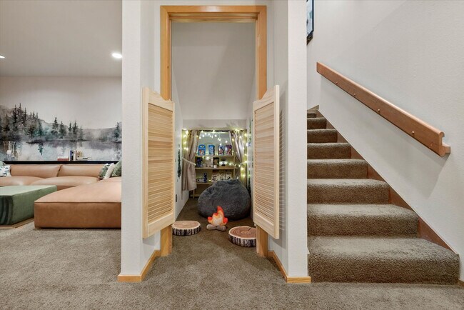 Building Photo - 70335 Sword Fern