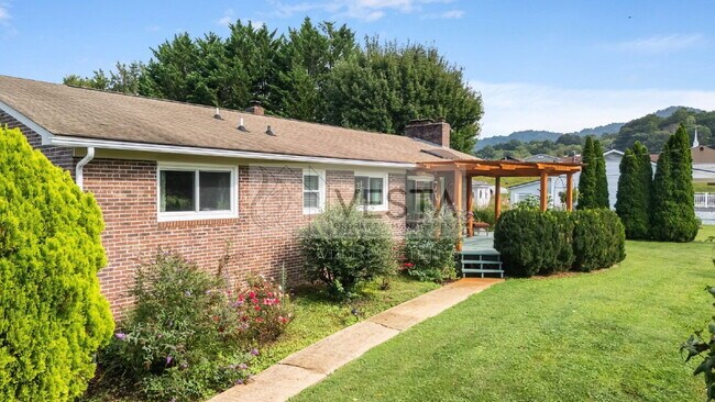 Building Photo - 100 Shannondoah Dr