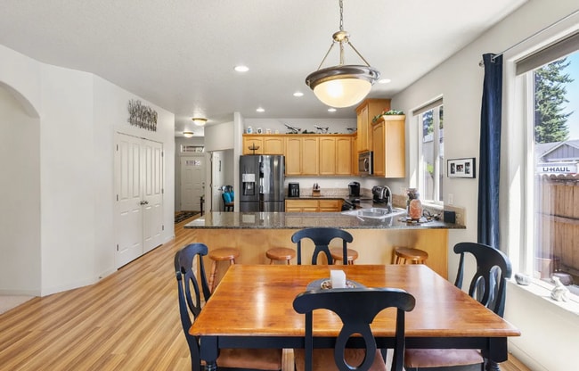 Building Photo - MUST SEE! Beautiful 3 Bedroom, Ranch Style Home, Fenced Yard, AC, 2 Car Garage & More!