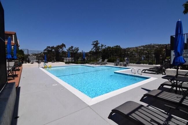 Building Photo - 2501 Navarra Dr