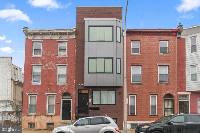 Building Photo - 2904 W Diamond St