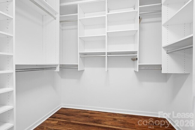 Building Photo - 2059 Blue Iris Dr