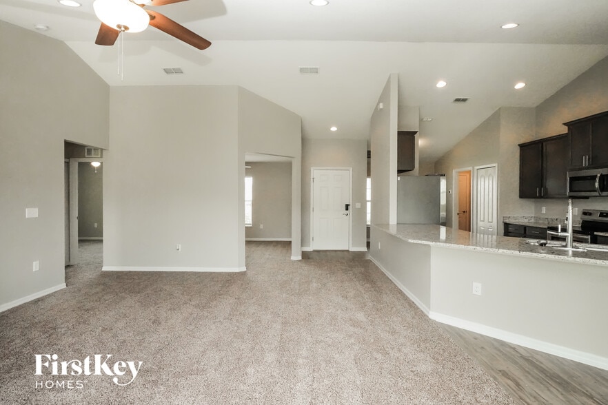 Building Photo - 444 Lanham Dr