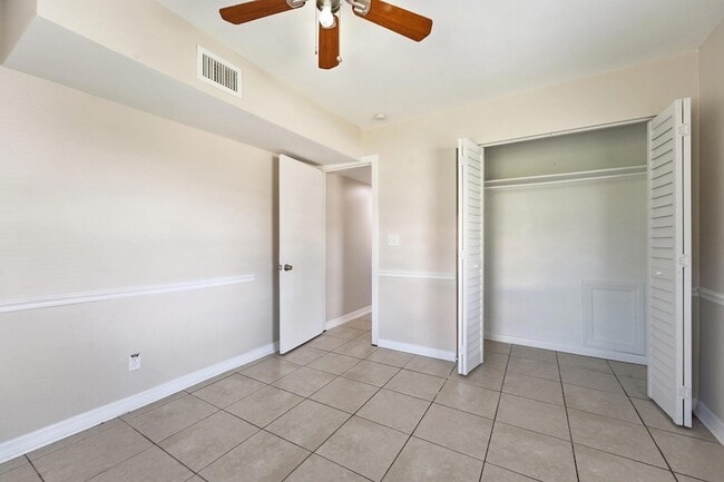 Building Photo - 1400 Binney Dr