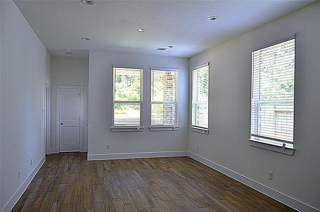 Building Photo - 219 Lukewood Cir