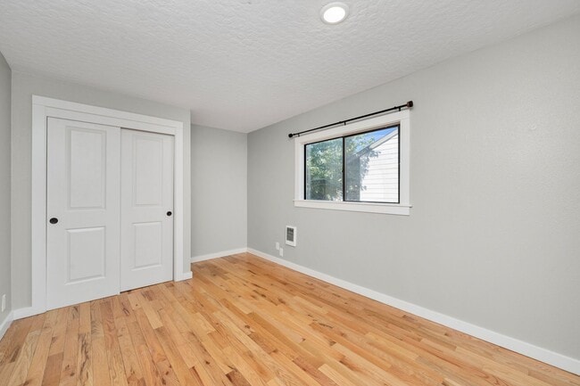 Building Photo - 9th Ct Duplex - AL-2402