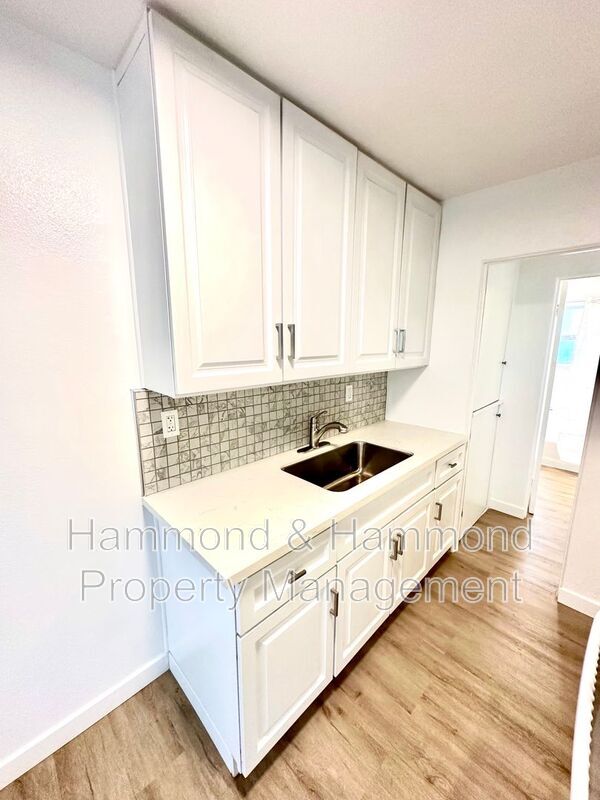 Building Photo - 5854 Tujunga Ave