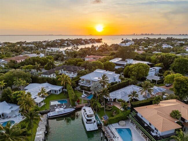 Building Photo - 420 Island Dr