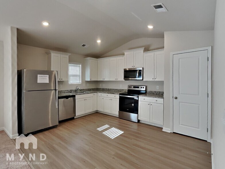 Building Photo - 399 Ivy Bank Dr