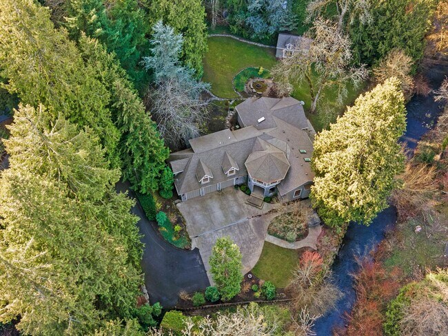 Building Photo - 4207 SE Aldercrest Rd