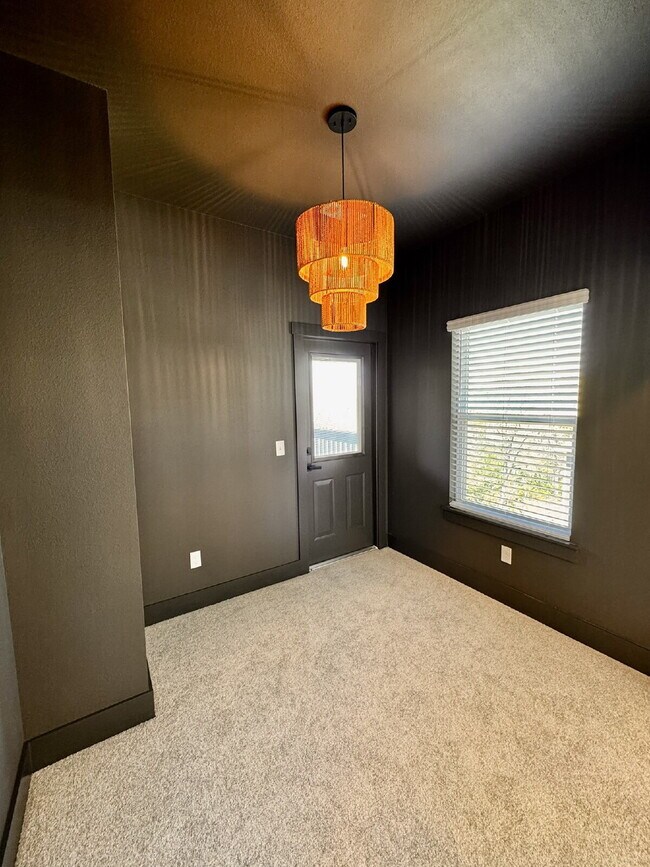 Building Photo - 8881 Williams Rd