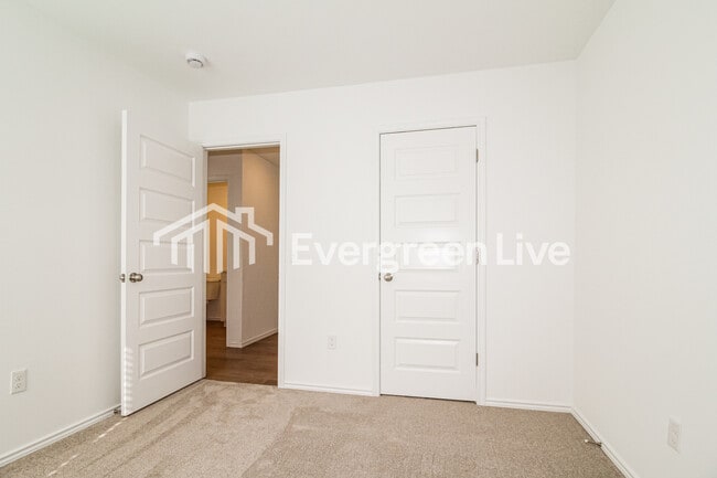 Building Photo - 1833 Rock Elm Dr