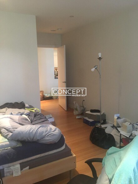 Building Photo - 601 Albany St