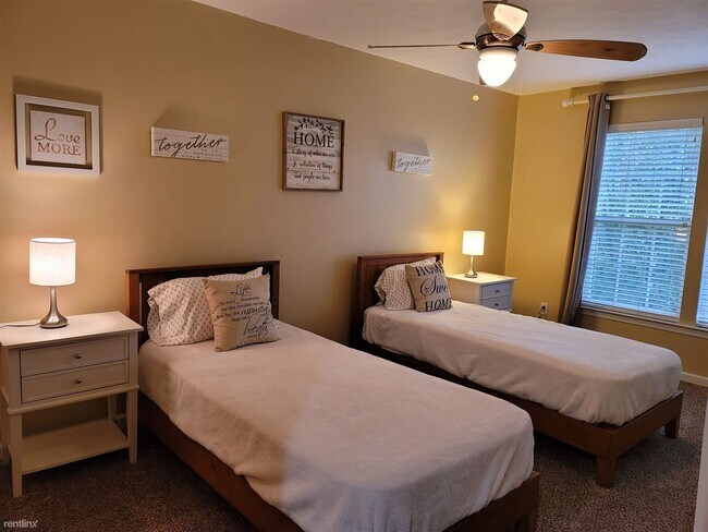 Building Photo - 3 br, 2.5 bath Townhome - 3816 Taft Ave