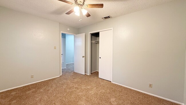 Building Photo - 2 Bedroom Townhome available for Immediate...