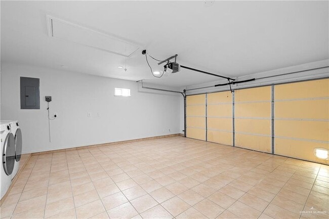 Building Photo - 708 Lake View Dr