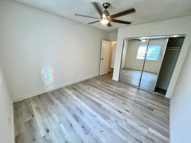 Building Photo - 3728 S Bentley Ave