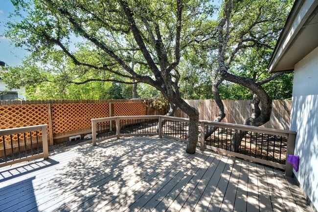 Building Photo - Beautiful Home in the desirable Shavano Ga...