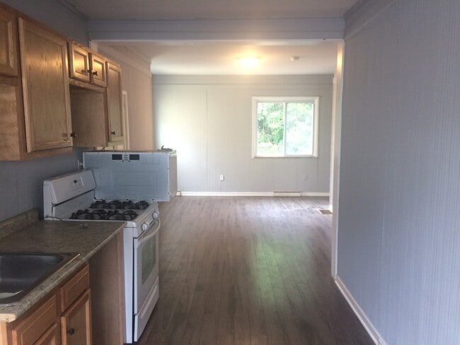 Building Photo - Troy Hill - 2 BR Single Family House Troy ...