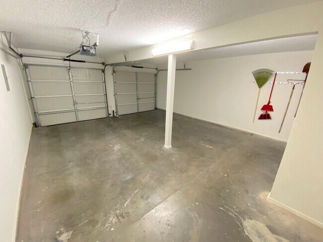 Building Photo - 5012 Salem Dr
