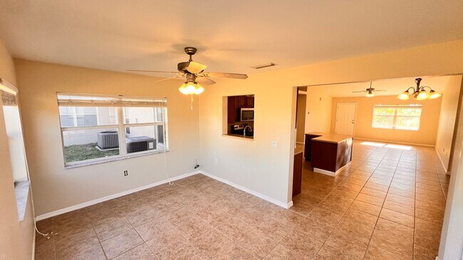 Building Photo - Lovely, Spacious 2 Bedroom, 2 Bathroom Home in Sebring!!