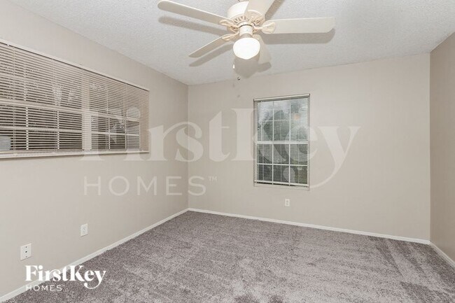 Building Photo - 830 Burland St