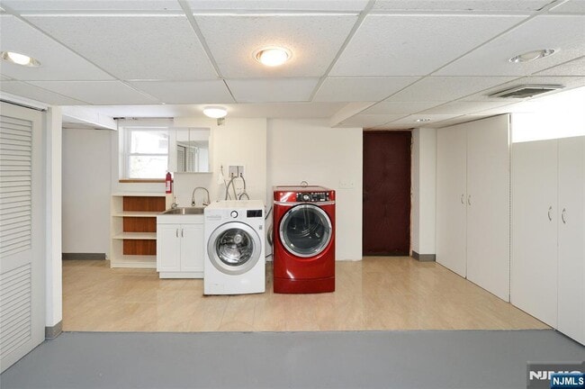 Building Photo - 79 Grand St