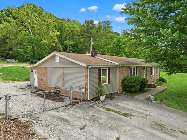 Building Photo - 616 Red Lick Rd