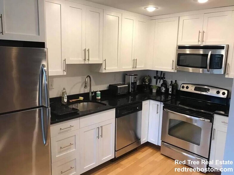 Building Photo - 445 Main St