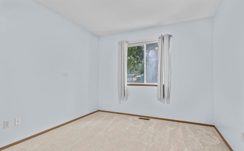 Building Photo - 3887 Brook Dr