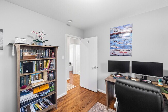 Building Photo - Convenient, Affordable and Updated!!.... F...