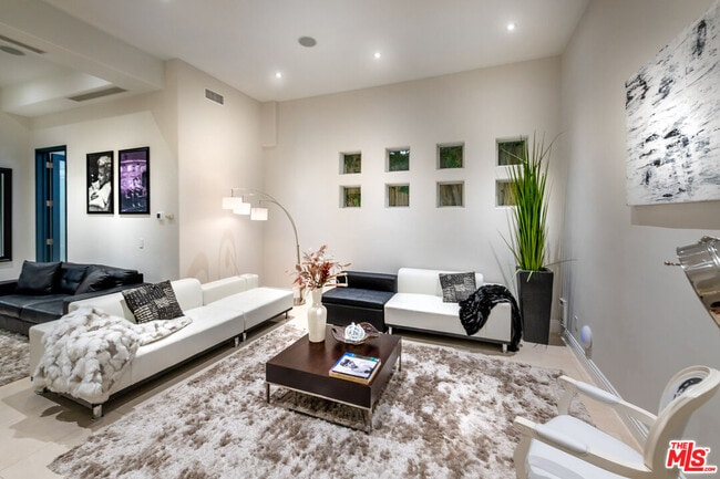 Building Photo - 4533 Estrondo Dr