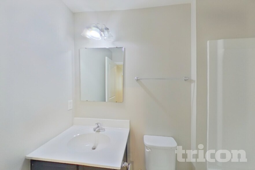 Building Photo - 120 Castlebrook Dr