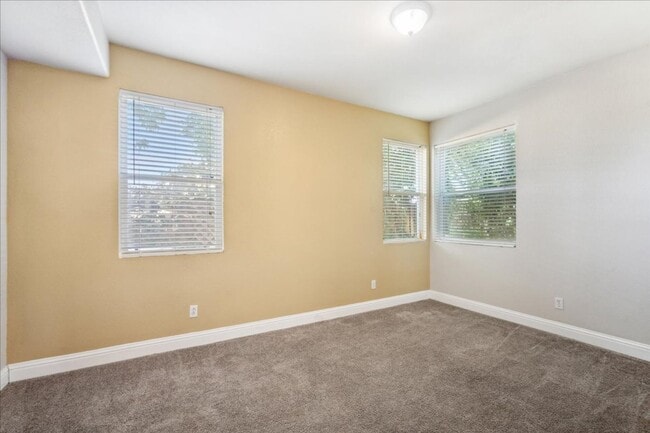 Building Photo - 57 Rossignol Cir