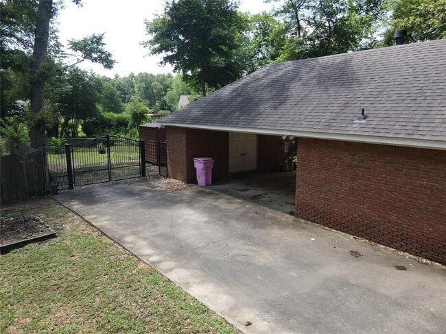Building Photo - 364 Homewood Dr