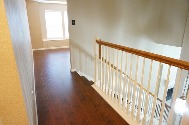 Building Photo - 2114 Madewood Dr